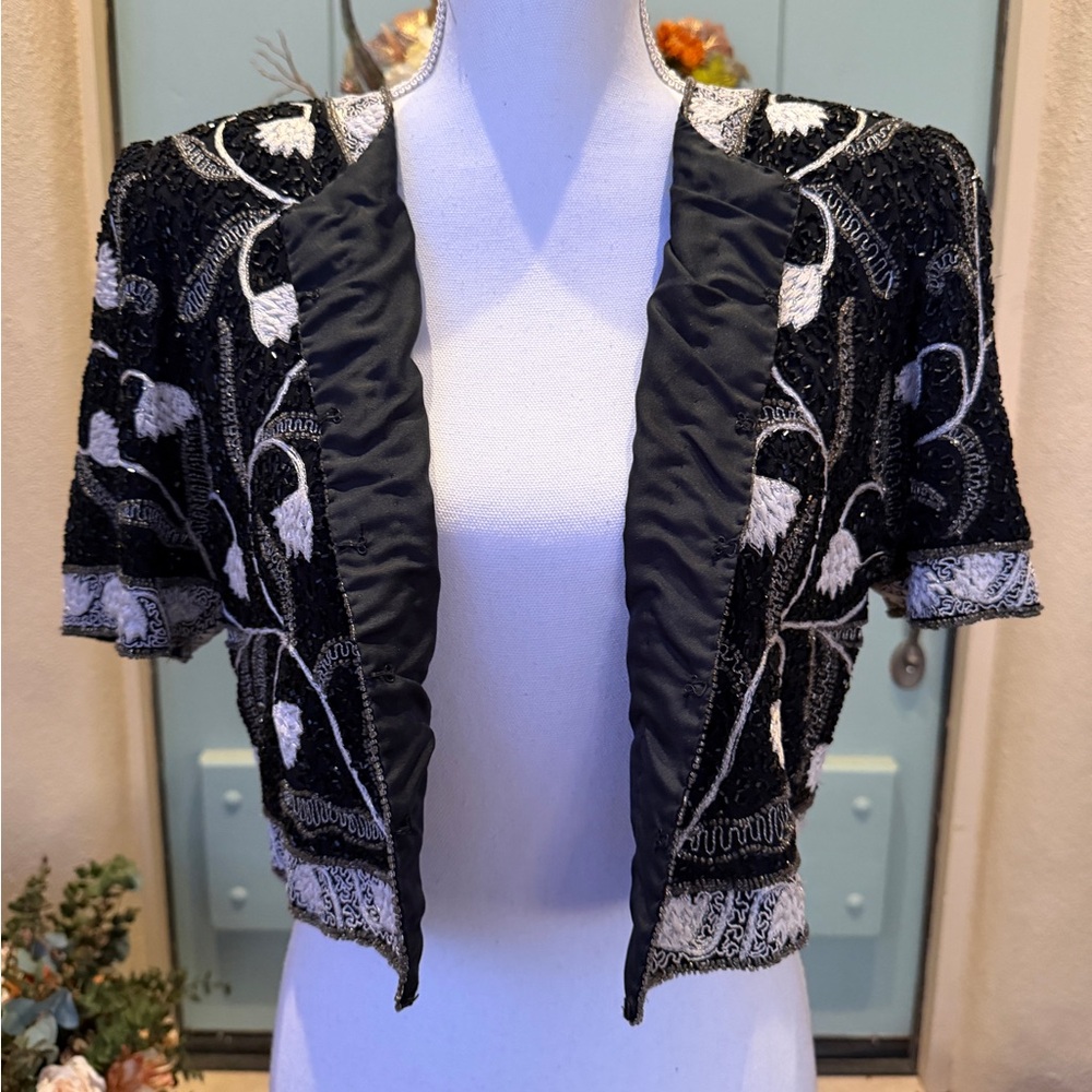 Vintage Allure Black and White Embroidered Crop Top - Picture 2 of 9